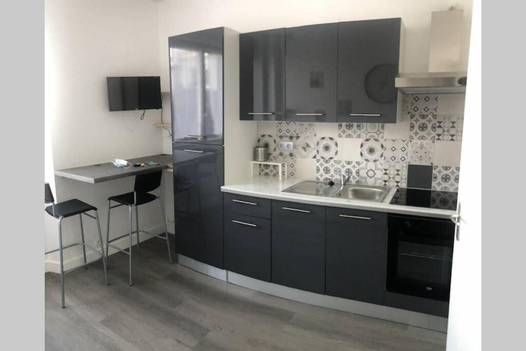 Appartement YANNADAL/studio cosy avec vraie cuisine à Recouvrance/ proche Tram/bus et proximité avec l'Arsenal à Brest Extérieur photo