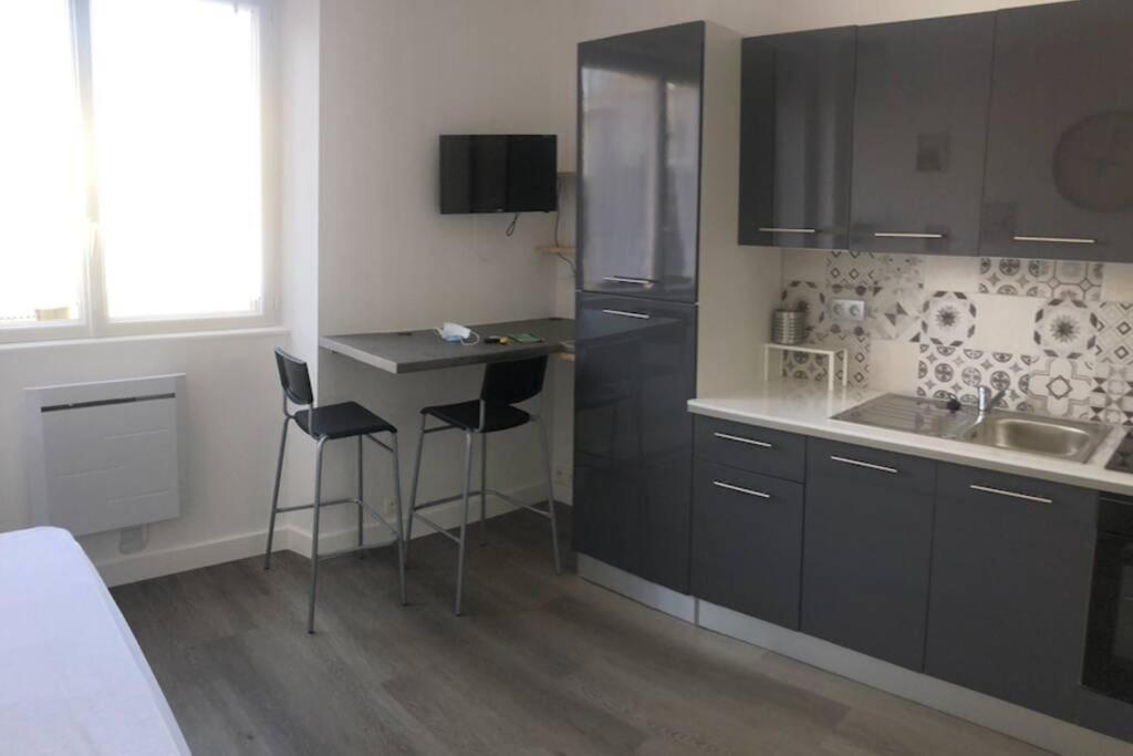 Appartement YANNADAL/studio cosy avec vraie cuisine à Recouvrance/ proche Tram/bus et proximité avec l'Arsenal à Brest Extérieur photo